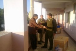 رئيس لجنة بمنية النصر يمنع دخول مندوبي "الإخوان"!!