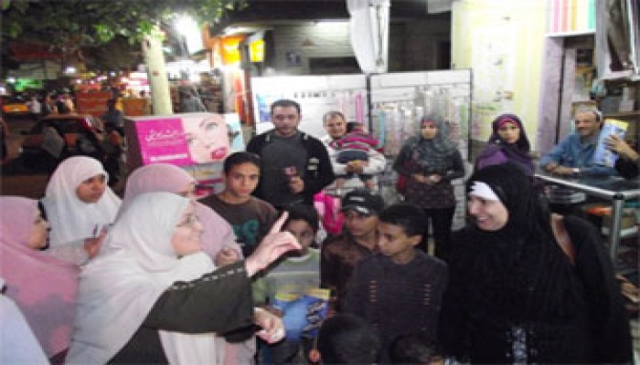 مينا البصل تستقبل بشرى السمني بالورد