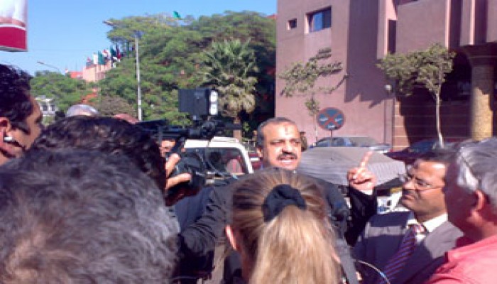 البلتاجي يبدأ اعتصامًا أمام قسم شبرا للحصول على التوكيلات