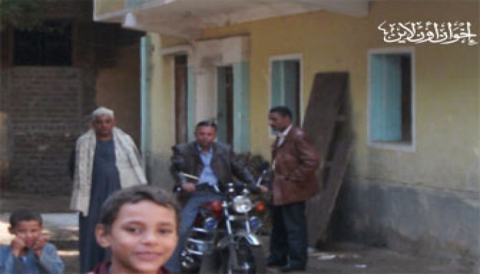 بالصور.. مخبرو أمن الدولة يراقبون نائب ملوي!