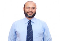 القضاء يلزم الشهر العقاري بإصدار توكيلات لعمرو زكي