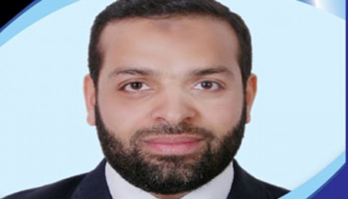 تقطيع لافتات مرشح الإخوان بإمبابة