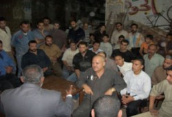 أهالي "منية دمياط" يحتفون بـ"عبد الصادق"