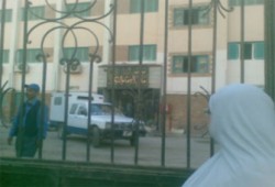 أمن "صحة أسيوط" يمنعون الموظفين من التقاء وفاء مشهور!