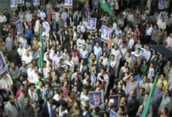 جماهير الغربية تواصل استقبالها لمرشحي الإخوان