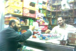 عمرو زكي يواصل جولاته رغم التضييق الأمني