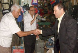 البيه يواصل جولاته في بندر سوهاج