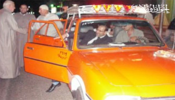 تمزيق إطارات سيارة د. حمدي إسماعيل لتعطيل جولاته!