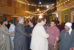 "وطني الصف" يواصل منع مرشح الإخوان من جولاته!