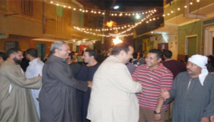 "وطني الصف" يواصل منع مرشح الإخوان من جولاته!