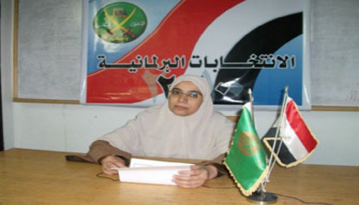 جولة انتخابية على شطِّ القناة لمرشحة الإخوان بالسويس