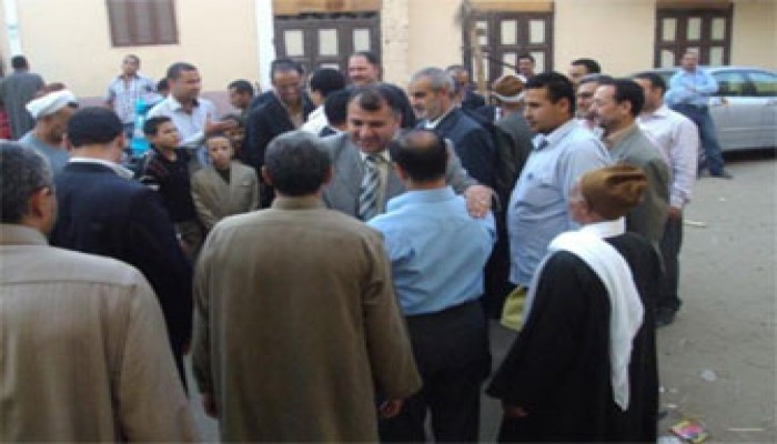 أهالي "أبو كبير" يبايعون مرشح الإخوان