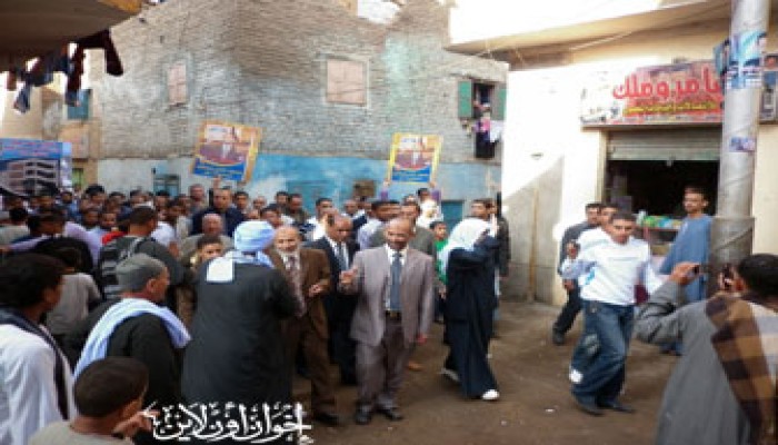 أهالي القوصية يستقبلون حلمي بالزغاريد