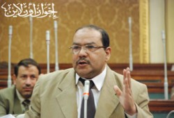 عزب مصطفى يقدم كشف حساب لأهالي ربيع الجيزي