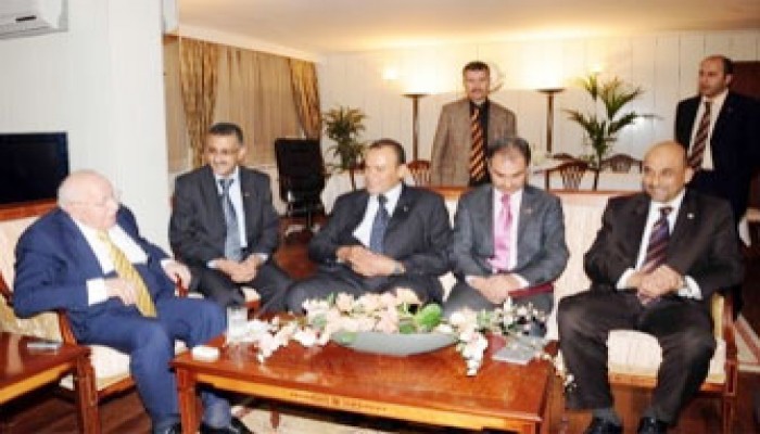 وفد "حمساوي" يزور أربكان لتهنئته برئاسة "السعادة"