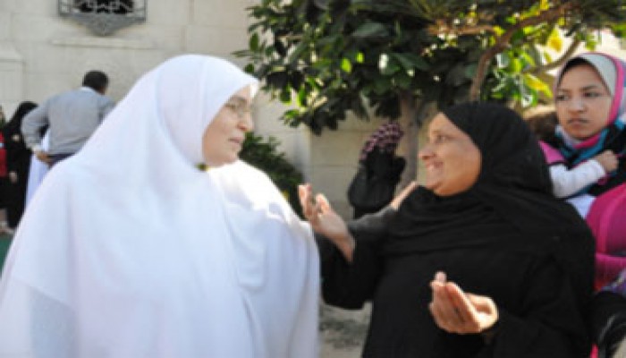 بشرى السمني تودع حُجاج الإسكندرية