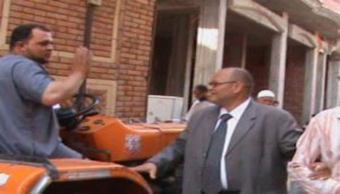 حمدي رضوان يواصل جولاته بقطور لرفع مشكلاتها