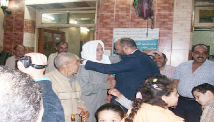 التفاف شعبي حول عطية في شارع إطلاق النار على أنصاره