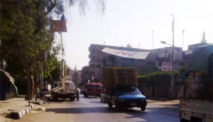 "وطني الشرقية" يستغل سيارات "مجلس المدينة" لتعليق اللافتات