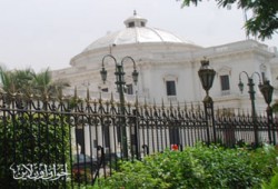 مرشحو الشرقية يقدِّمون أوراقهم.. وانشقاق في "الوطني"