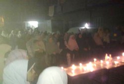نساء أسيوط يلتقين مرشحة الإخوان على ضوء الشموع
