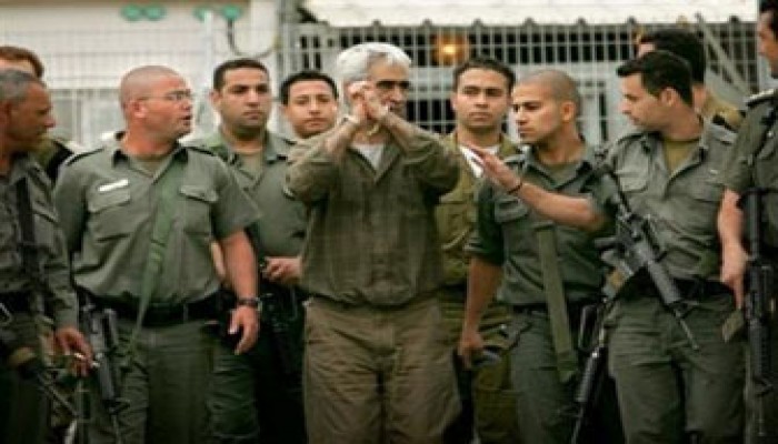 الاحتلال يواصل التضييق على أحمد سعدات