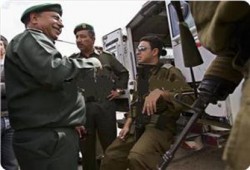 قادة ميليشيا عباس في ضيافة العدو الصهيوني