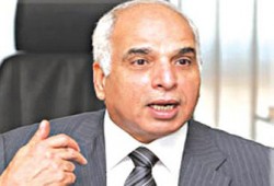 نقيب المحامين يواصل السقوط في أحضان "الوطني"!