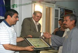 مؤمن زعرور يكرِّم قدامى المحاربين والمزارعين