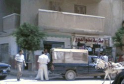 اعتقال 4 ومصادرة بضائع في حملة دهم لمكتبات البحيرة