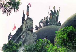 محكمة هندية تقضي بتقسيم أرض مسجد