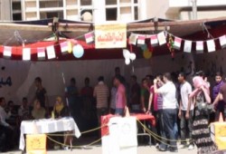 جامعة الزقازيق تستقبل طلابها بأغنيات "بحبك يا حمار"!!