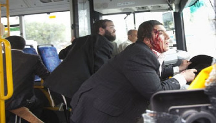 قوات الاحتلال تقتحم الأقصى وتعتقل المصلين