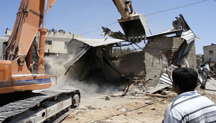 الاحتلال يهدم 3 منازل في النقب المحتل