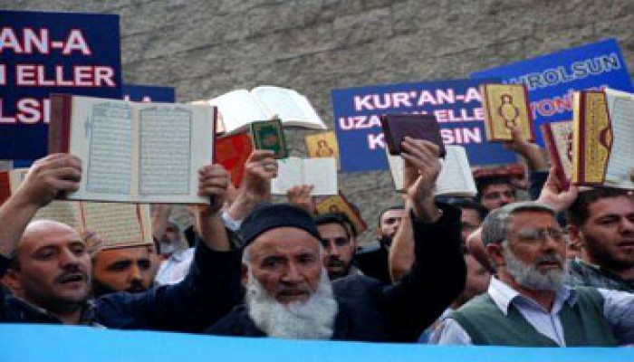 تركيا.. مظاهرات حاشدة ردًّا على حرق المصحف