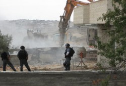 الاحتلال ينذر فلسطينيي "الأغوار" بهدم منازلهم