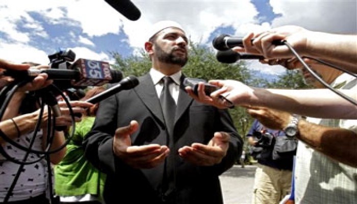 "علماء فلسطين": إحراق المصحف خطوة لا تحمد عواقبها