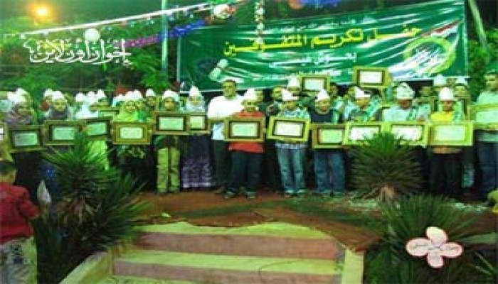 عبد الوهاب الديب يكرِّم متفوقي حوش عيسى