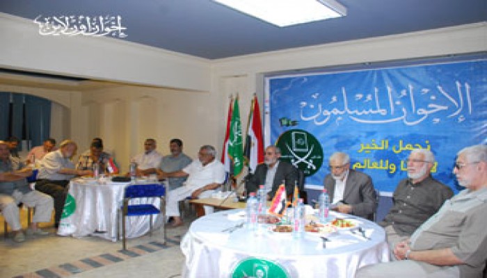 مسئولو الأقسام واللجان على مائدة إفطار المرشد العام