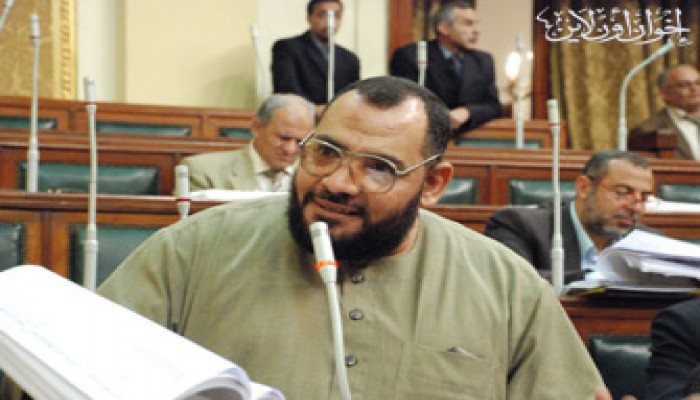 النائب بهاء عطية يطالب بإقالة الحكومة