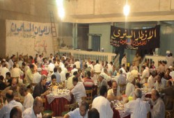 للعام الخامس.. أهالي المنصورة على مائدة إفطار قطب