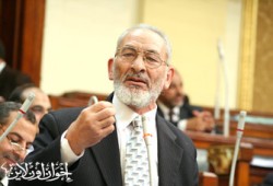 لبن يكرِّم المتفوقين بقطور