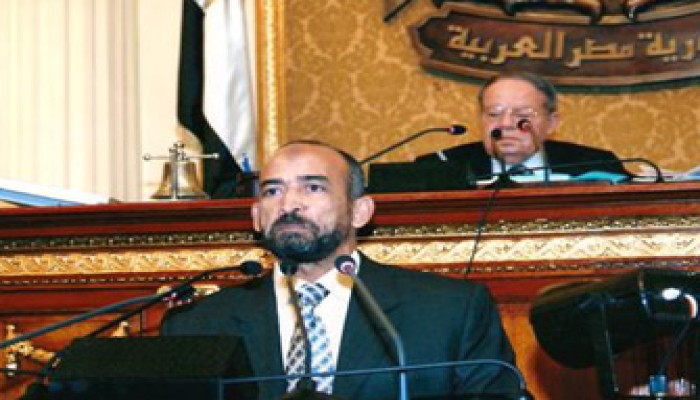 حلمي يشارك في جنازة رئيس نادي "حرس الحدود"