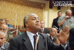 بكري يتهم وزير المالية باستغلال قرارات العلاج