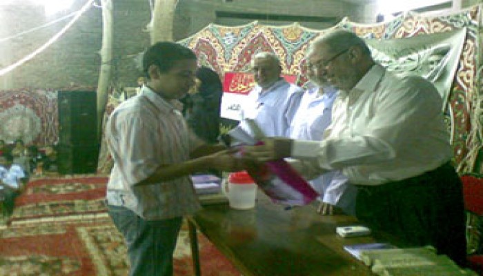 عبد الله عليوة يكرِّم أبناء دائرته المتفوقين