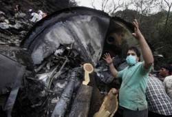 باكستان تُعلن الحداد على ركاب الطائرة المنكوبة