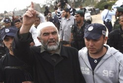 رائد صلاح إلى سجن الرملة الصهيوني