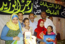 أبو زيد يكرم الطلاب المتفوقين بدائرته