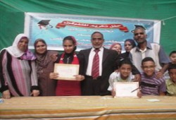 مصطفى محمد يواصل تكريم المتفوقين بالعصافرة