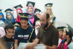 محمود عطية يكرِّم أبناء دائرته المتفوقين